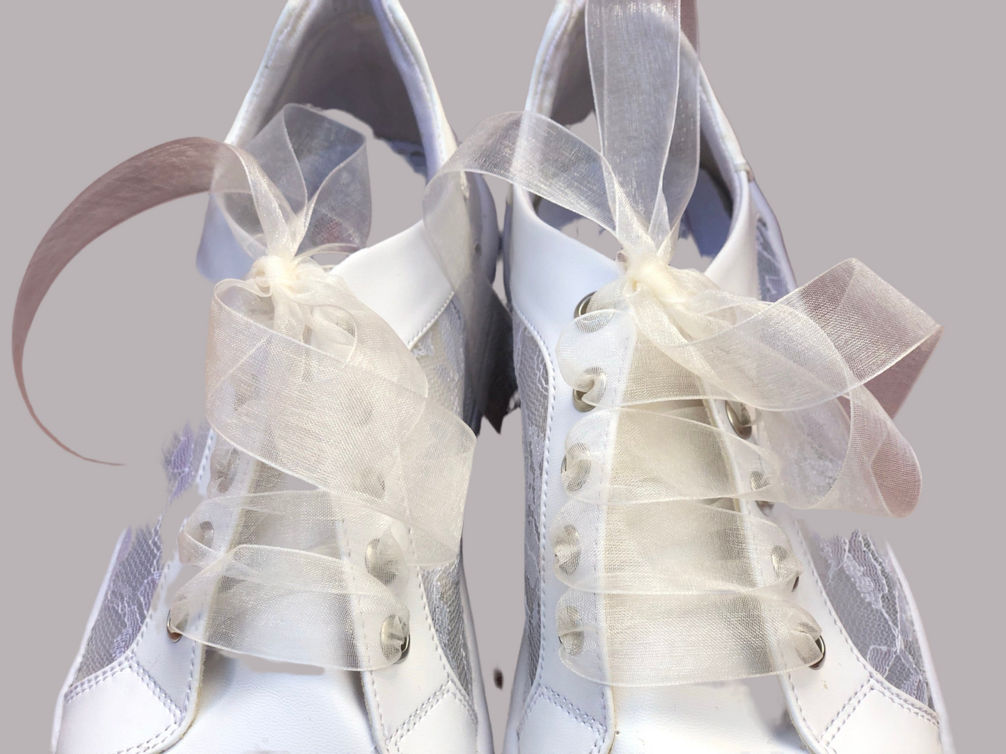 Tenis para novia o primera comunión color ivory con encaje