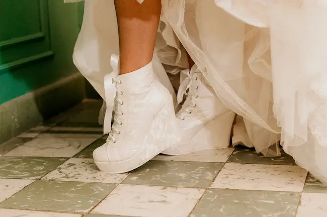 Zapato tenis de novia tipo bota encaje ivory y blanco