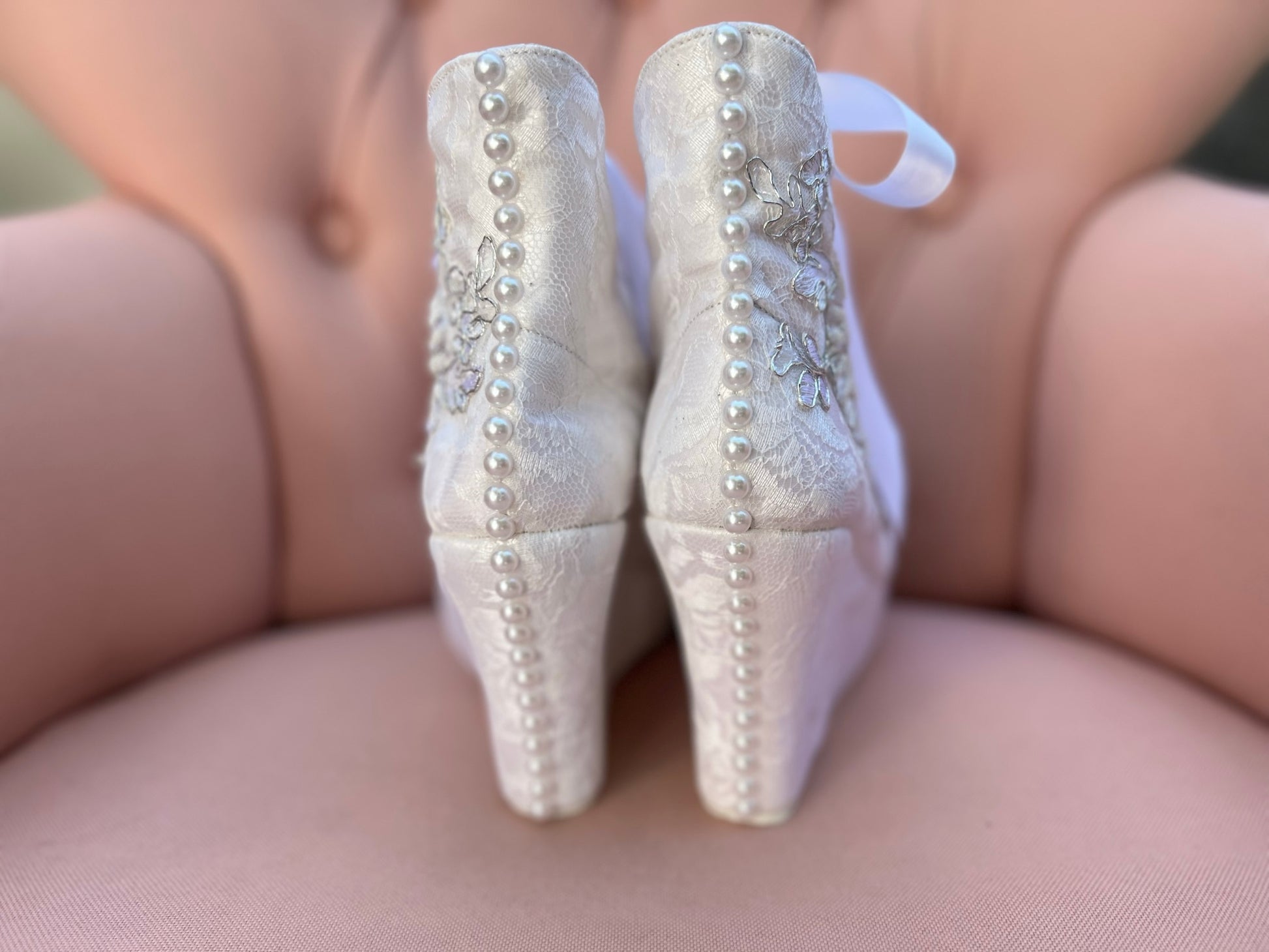 Zapatos de novia con plataforma y perlas
