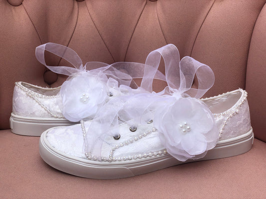 Tenis para primera comunión con tela de encaje para niña