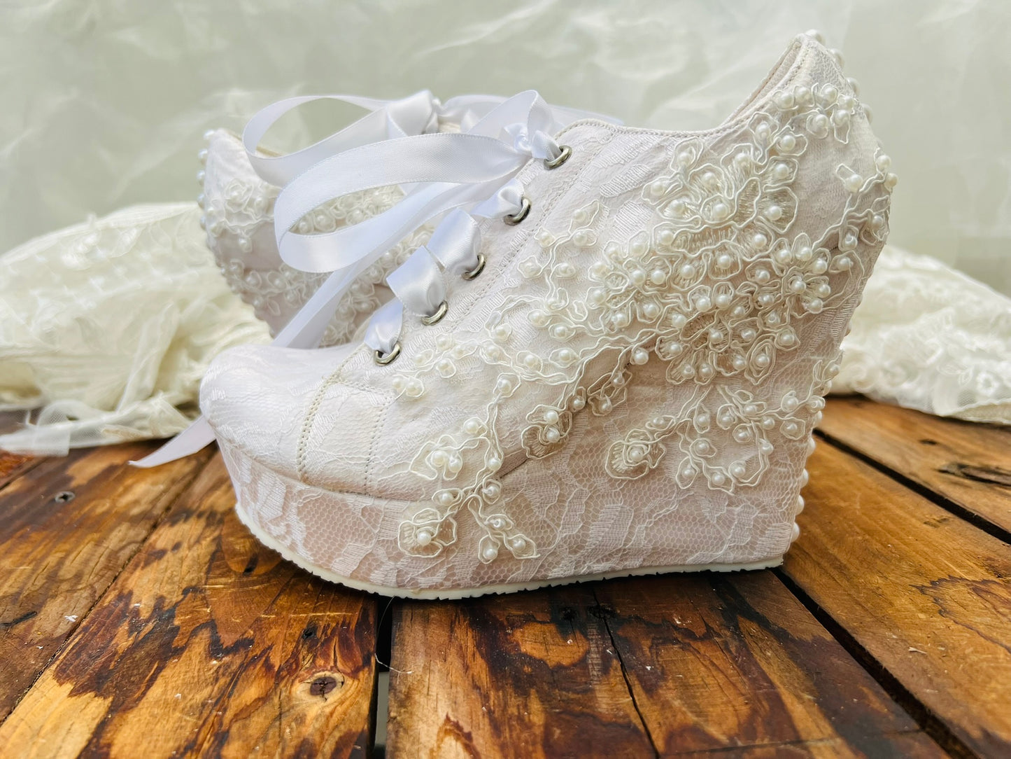 Zapatos De Novia Con Encaje y Perlas Bordadas y Perla Trasera