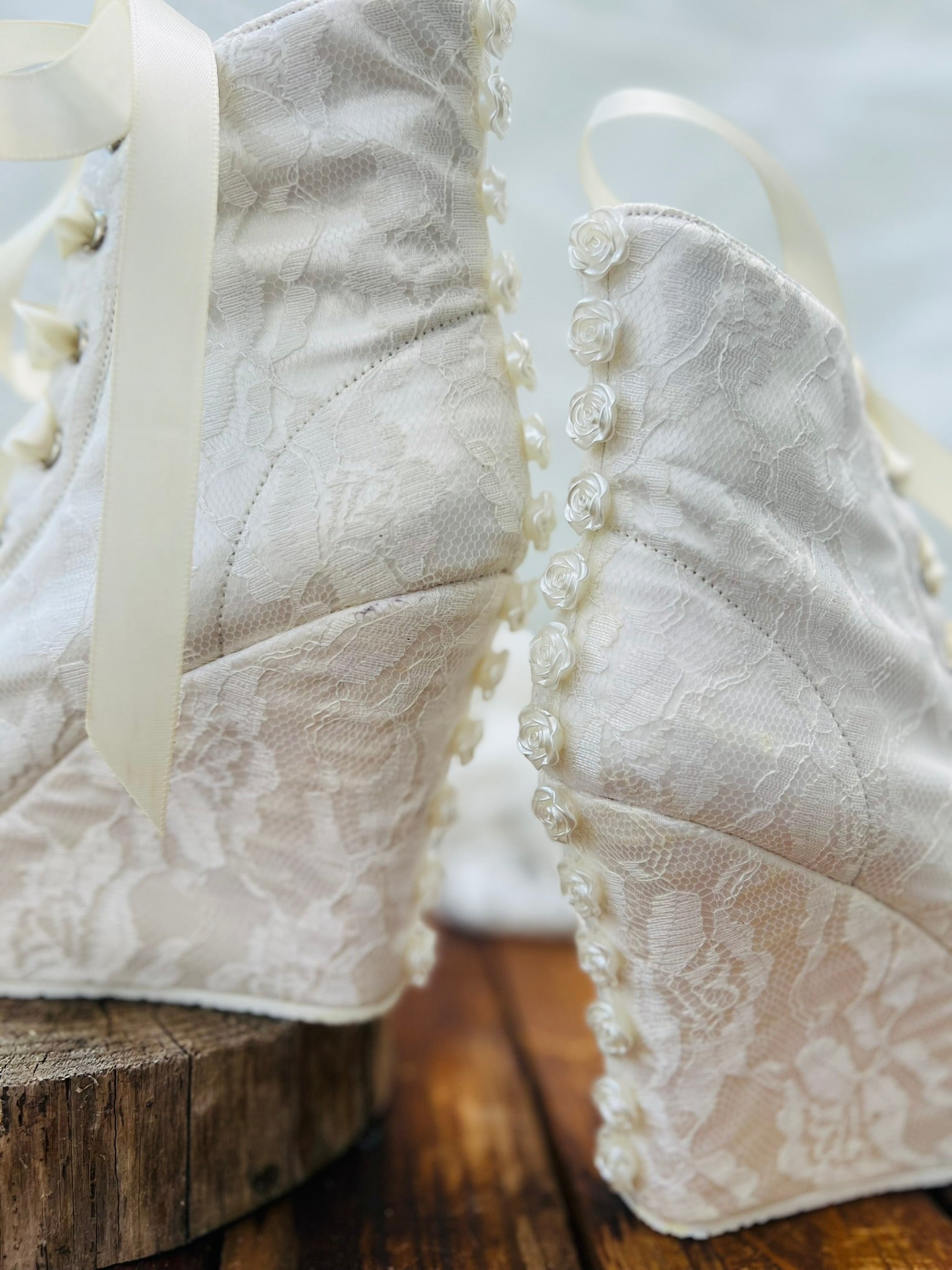 Tenis par novia con plataforma estilo bota