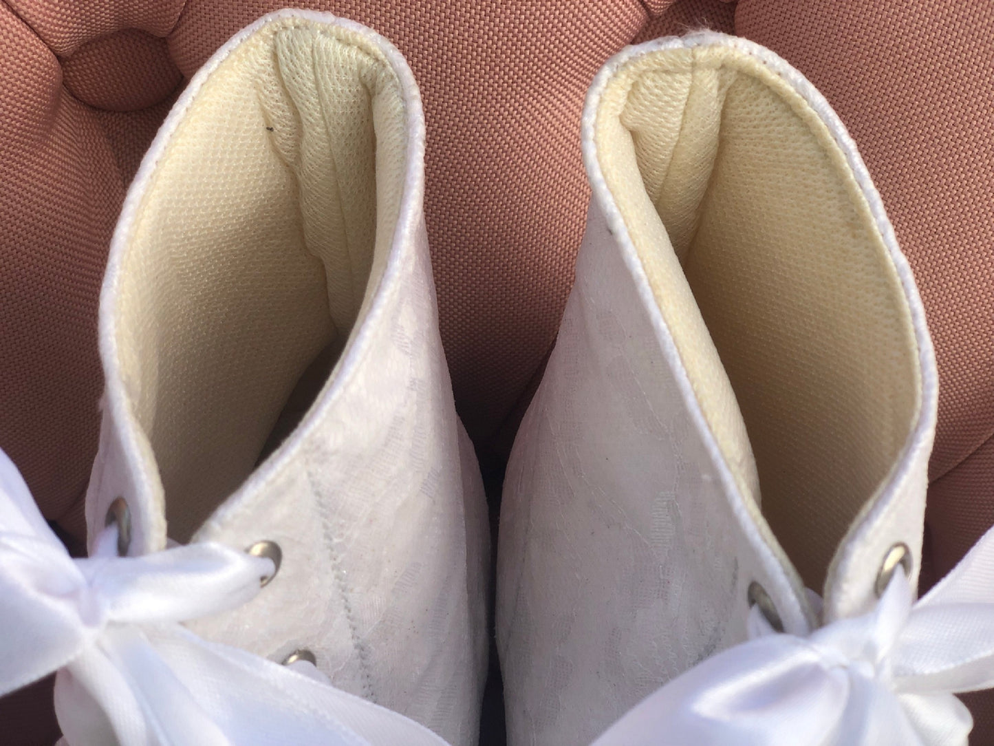 Zapato tenis de novia tipo bota encaje ivory y blanco