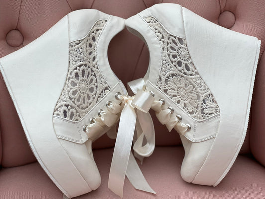 Zapatos de plataforma para novia con encaje
