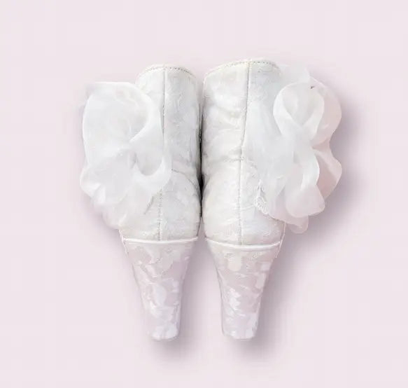 Zapatos para novia con plataforma, encaje y flor de organza