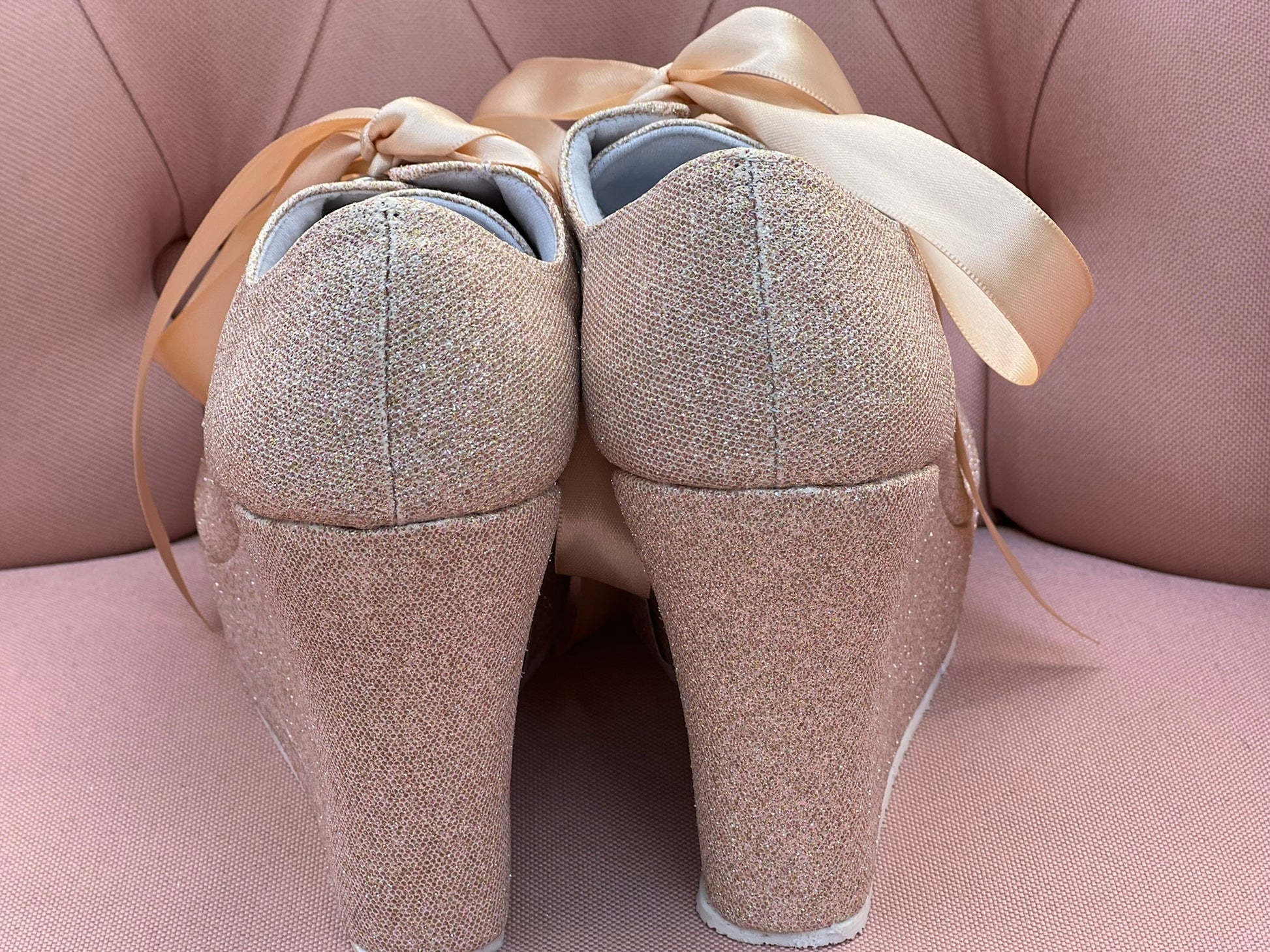 Cómodo zapato de plataforma rosa dorado